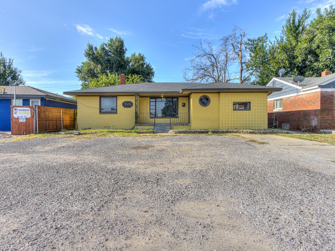 Primary Photo - 4308 NW 23rd St