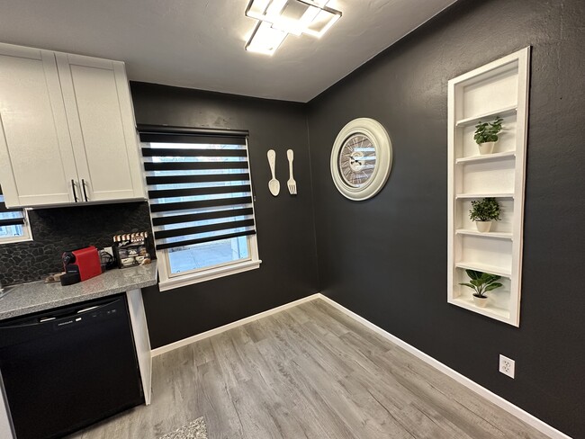 dining area - 1220 N Cordova St