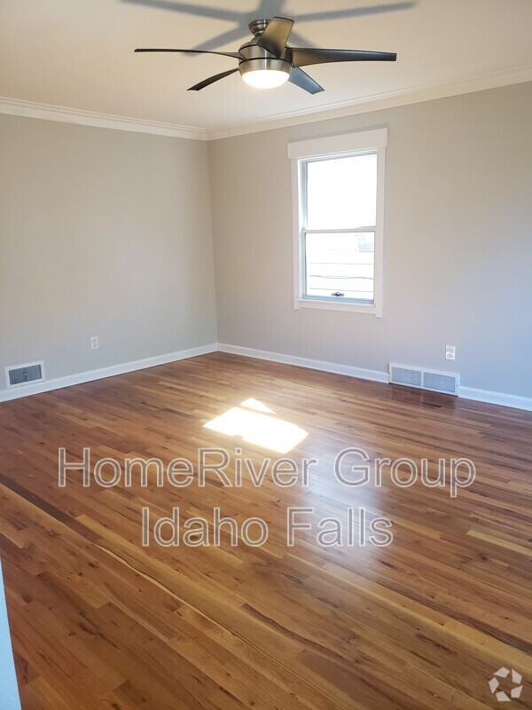 Building Photo - 670 L St