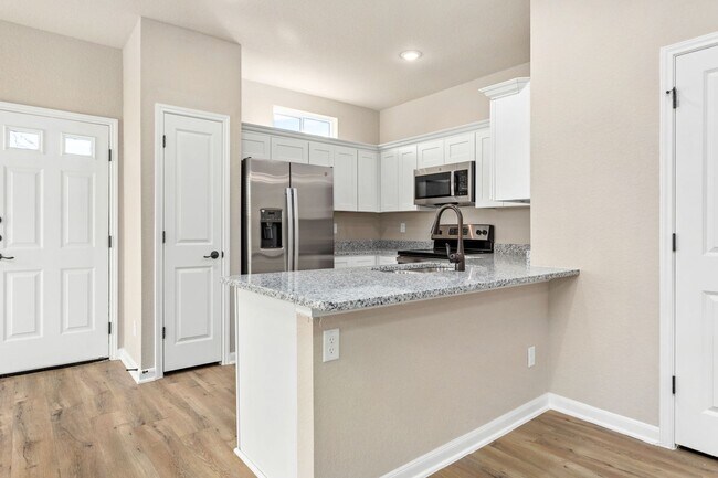 Building Photo - Modern Luxury Townhome Near Brooks City Ba...