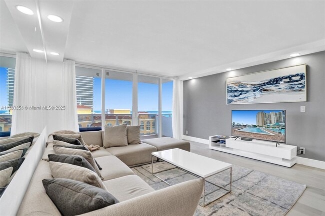 Building Photo - 3140 S Ocean Dr