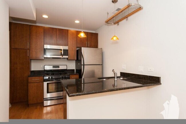 Building Photo - 1 bedroom in Chicago IL 60613