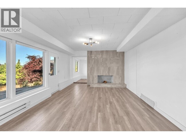 Building Photo - 637 Alpine Ct