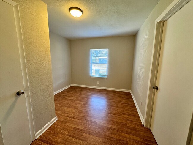 Building Photo - Home for rent in Sulphur - HALF OFF FIRST ...