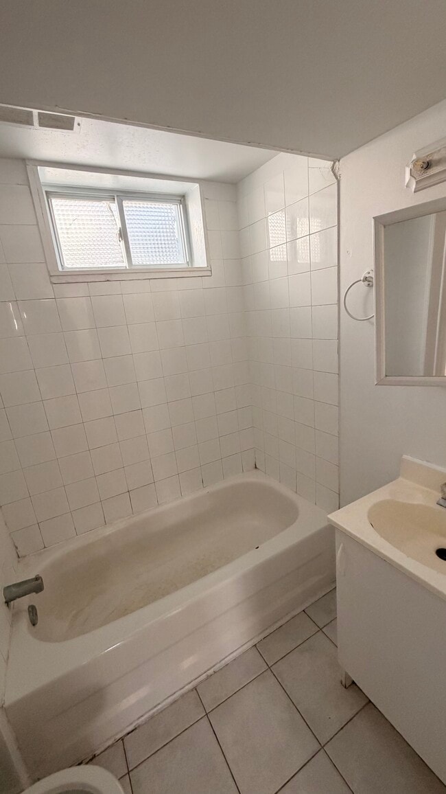 Building Photo - 2478 Chasseur Av