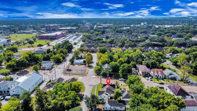 Building Photo - 3319 Holman St