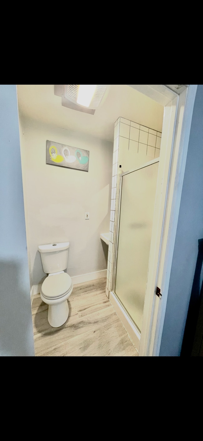 Baño privado - 6425 Haas Ave