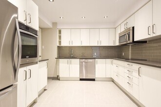 Building Photo - 3468 Rue Drummond