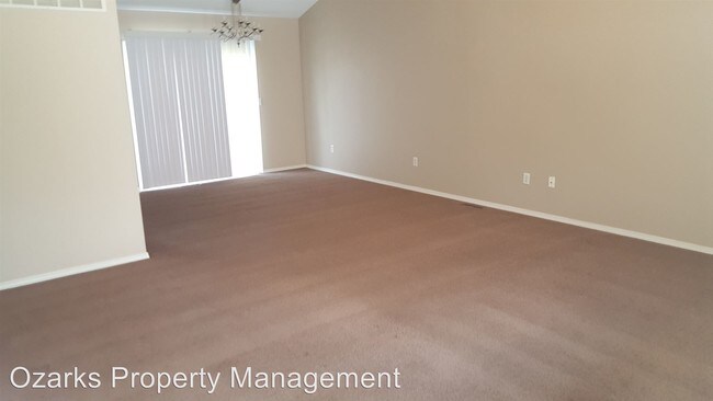 Building Photo - 3 br, 2.5 bath House - 496 Woodlands dr East