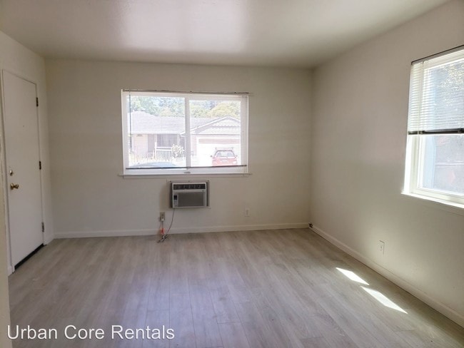 Building Photo - 2714 San Fernando Way
