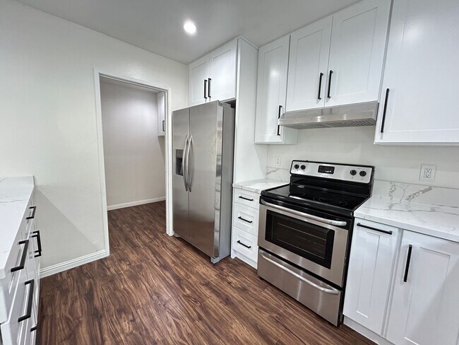 Foto del edificio - 5749 E Creekside Ave