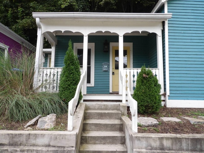 Building Photo - 611 Taylor Ave