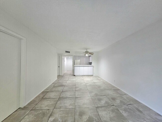 Foto del edificio - 8000 S Colony Cir