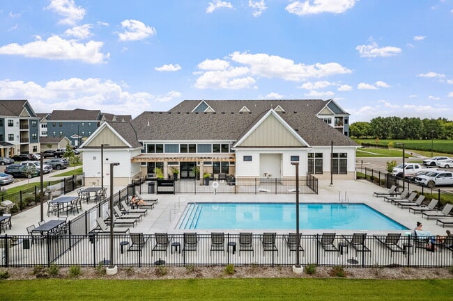 Foto del edificio - Elwood Apartment Homes