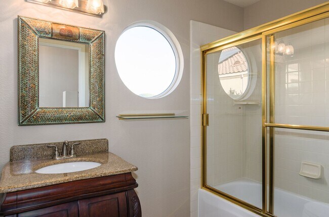 Foto del edificio - Desirable Gated Community With Breathtakin...