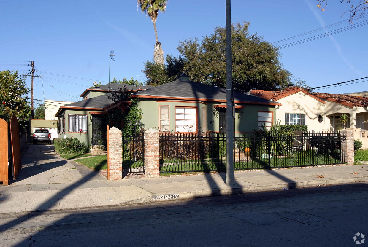 1421 S Cochran Ave, Los Angeles, CA 90019 Apartments in Los Angeles