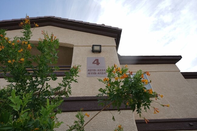 Building Photo - 2291 W Horizon Ridge Pkwy