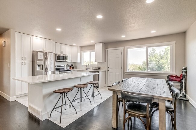 Building Photo - 482 W 80th Ave