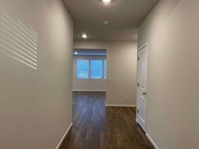 Photo - Don’t Miss This! Spacious Vancouver Home with Large Yard & Double Garage.