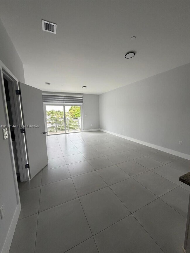 Foto del edificio - 381 E 50th St