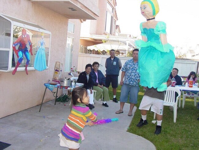 Foto del edificio - 2128 Shoreview Pl