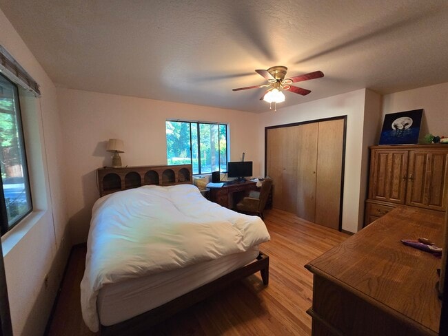 Light filled bedrooms - 132 Steiner Ct