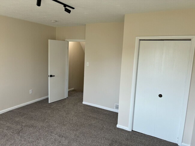 Building Photo - 76 Cortina Way