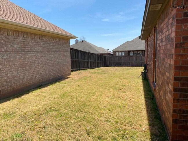Foto del edificio - 6025 Oakmont Dr