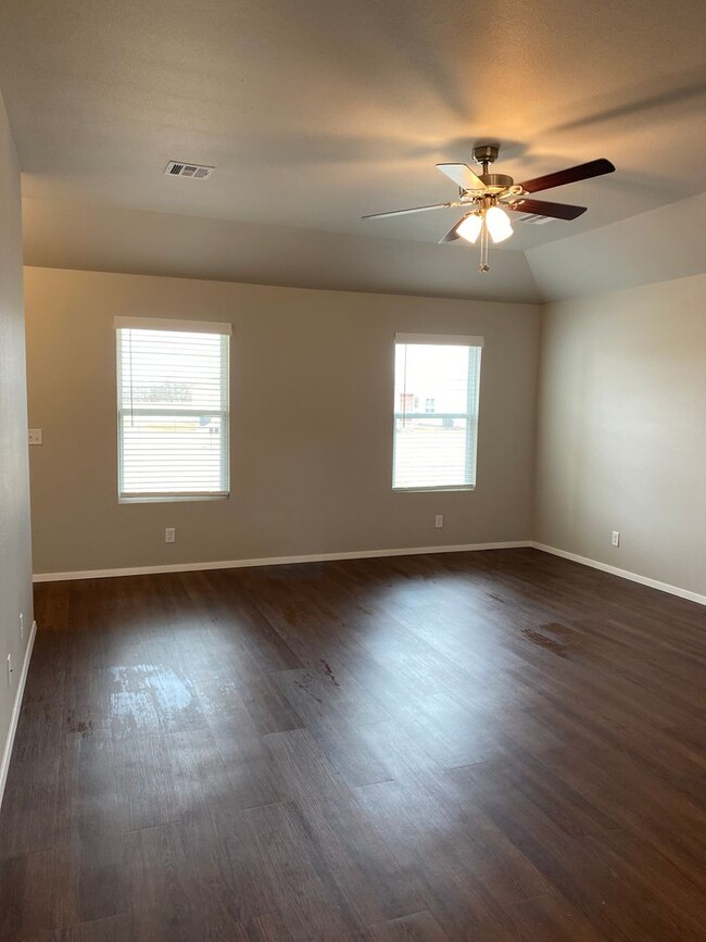 Building Photo - *Move In Special* Three Bedroom | Two Bath...