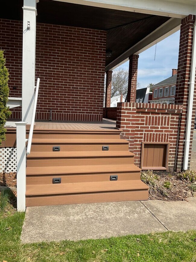 Foto del edificio - 112 W Main St