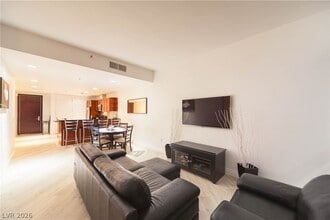 Building Photo - 4525 Dean Martin Dr