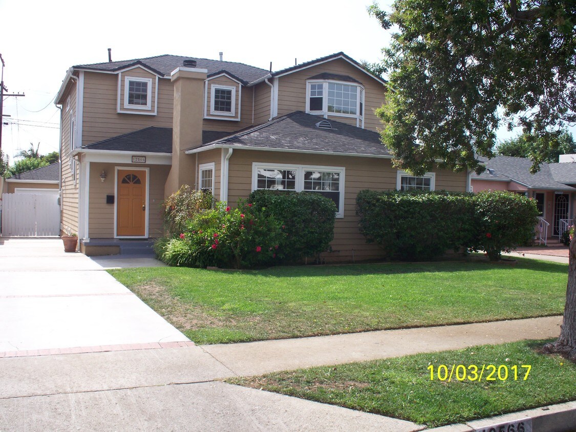 Foto principal - 12566 Woodbine St