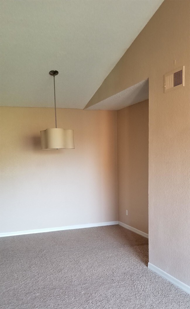 Foto del edificio - 4655 Vineland Rd