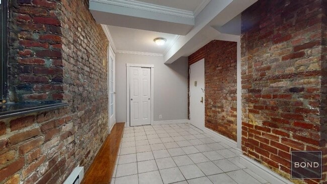 Building Photo - 416 E 13th St