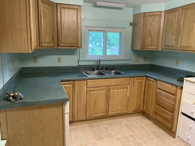 Building Photo - 54 Pelzer St