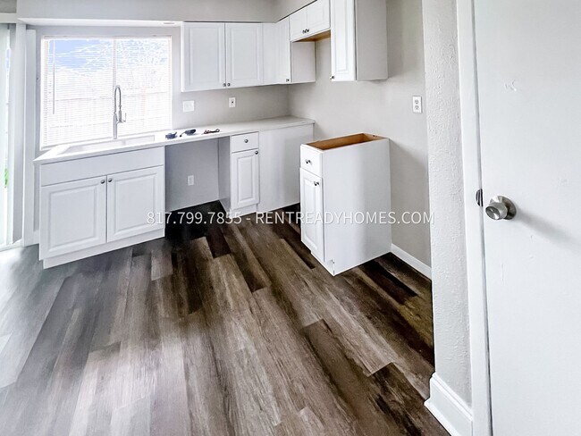 Foto del edificio - 5302 Shadow Lake Dr