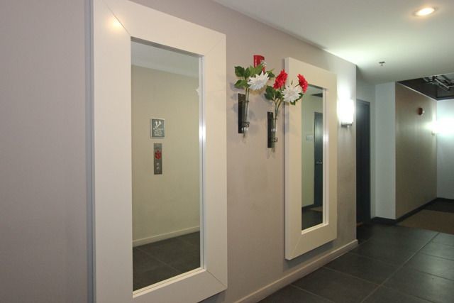 lobby - 1 8th E St