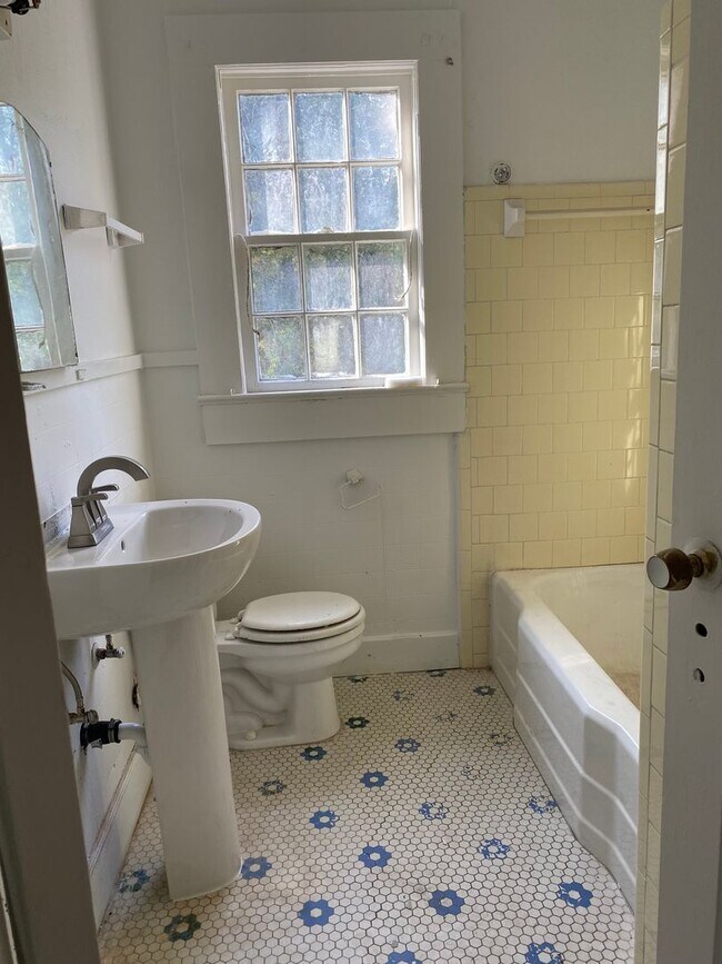 Foto del edificio - 3 Bed / 2 Bath 1,174 sqft