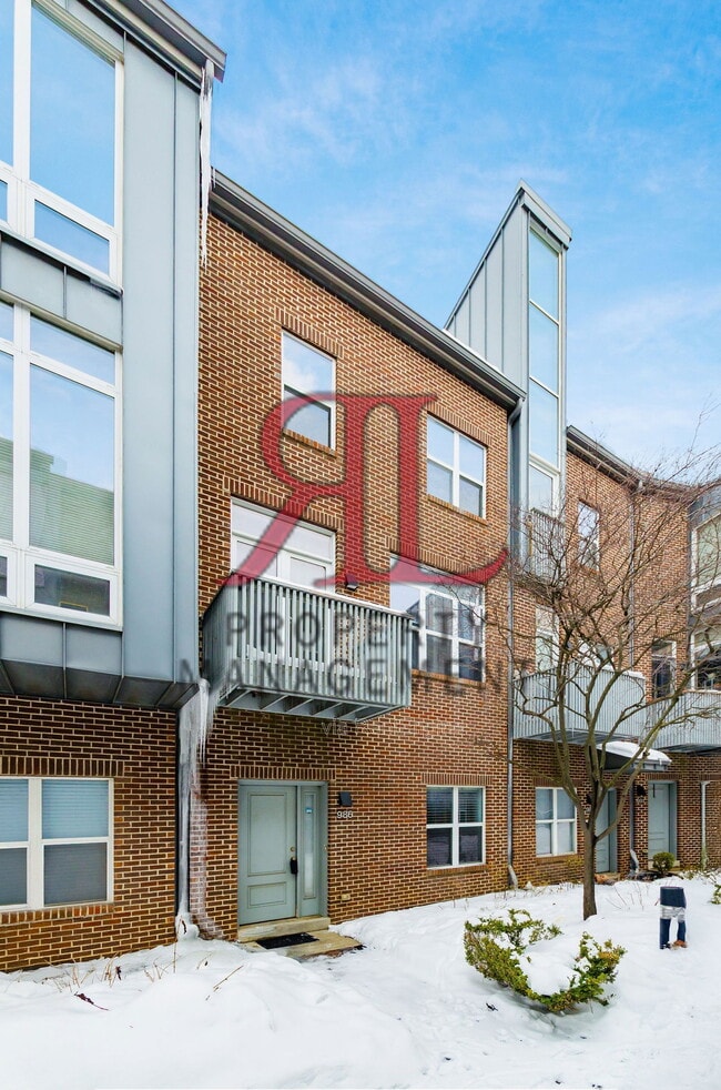 Building Photo - 986 S Front St