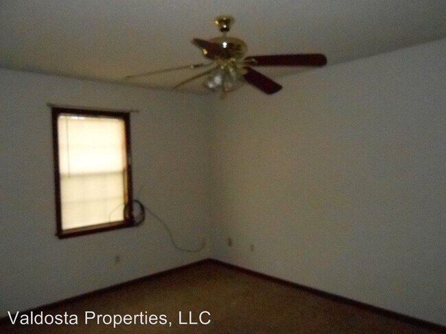 Building Photo - 2 br, 2 bath Apartment - 6107 Vinnie Drive