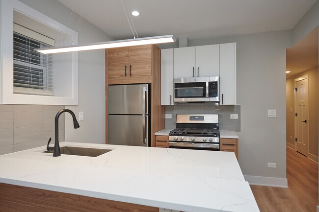 Building Photo - 3039 W 19th St