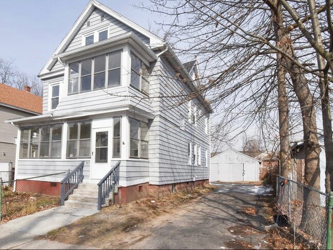 Main House 2 - 166 Kensington Ave