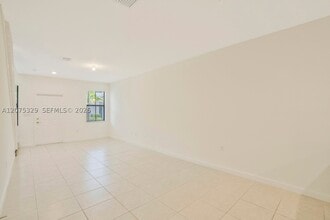 Building Photo - 1636 SW 29th St
