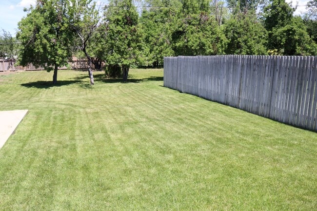 Building Photo - 38 W 1500 S