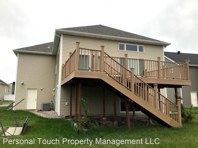 Building Photo - 4 br, 3 bath House - 3146 7th St E