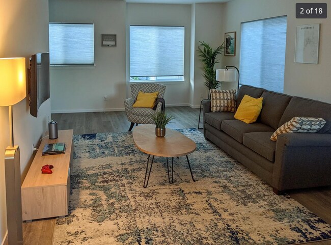 Foto del edificio - Your Silverdale Sanctuary Awaits! Fully Furnished with All Utilities Included.