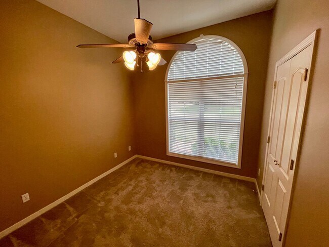 Foto del edificio - 3/2 available in Brandon Farmington Station!!