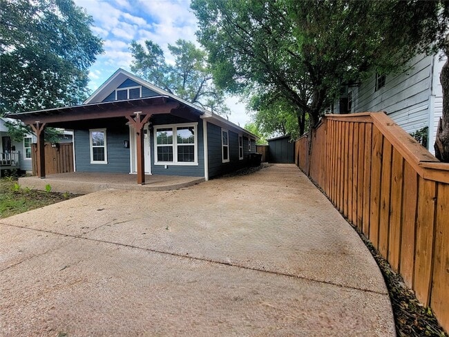 Photo - 5233 Wellesley Ave House