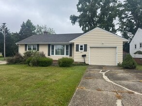 Building Photo - 1405 Green Acres Dr