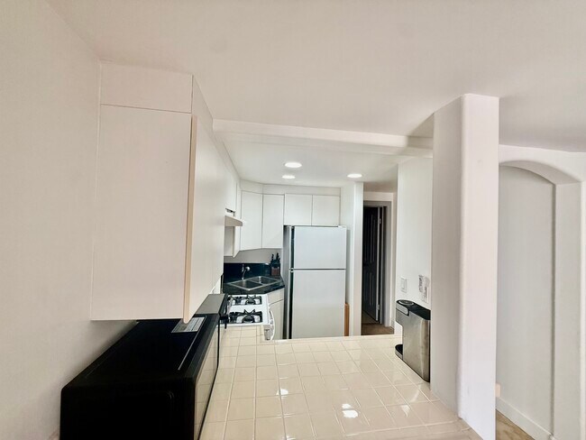 Foto del edificio - 328 Lakeshore Dr